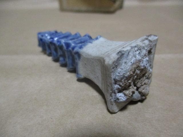 白磁染付仏塔　b81M 2420