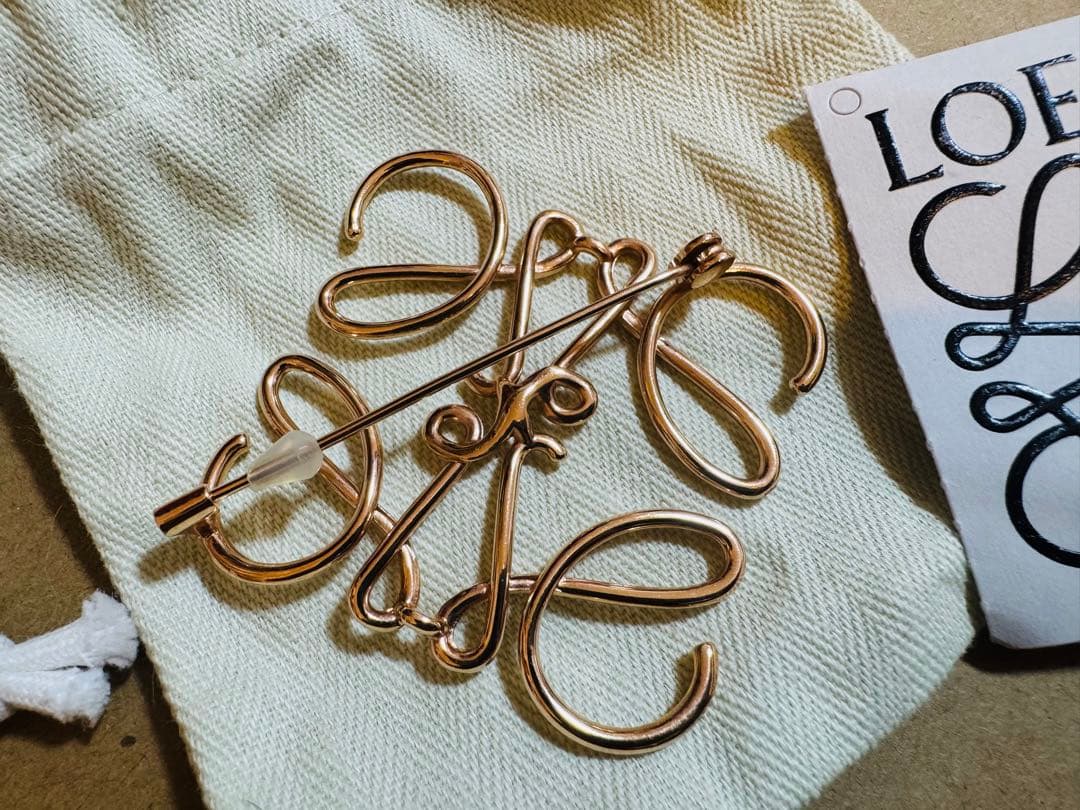 【美品】LOEWE ピンクゴールド ブローチ【お値下げ中】