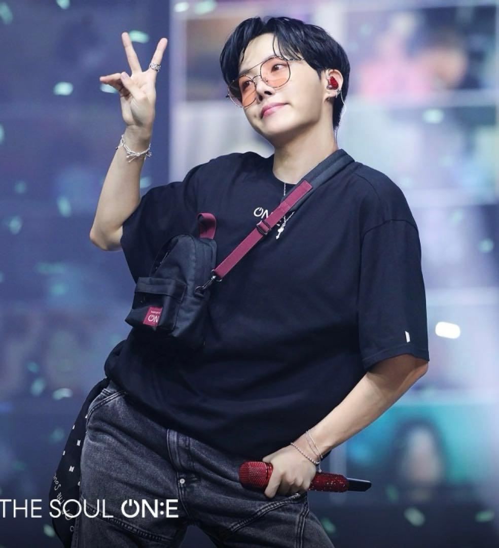 BTS MOS ON:E メンバー全員 着用 Tシャツ　新品　Lサイズ