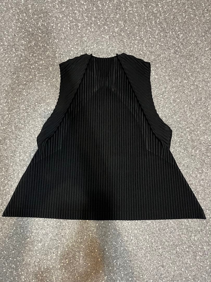 homme plisse ノースリーブ 再出品