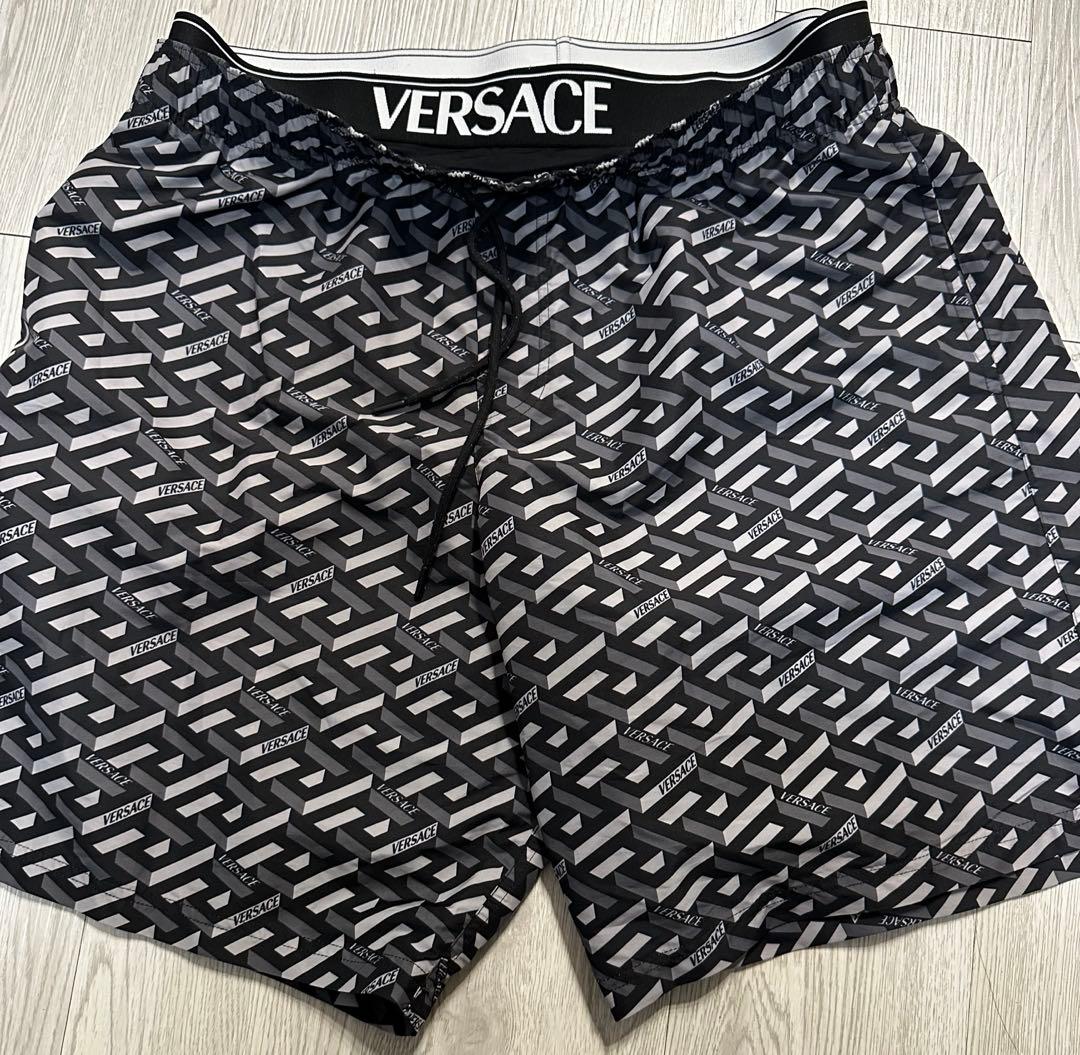 ベルサーチェ　水着　メンズ　versace