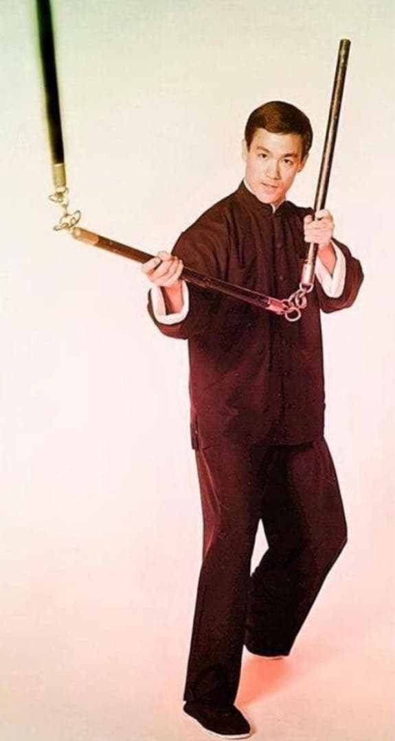 ③【 ブルース・リー 】 タペストリー ＆ 三節棍（さんせつこん） セット