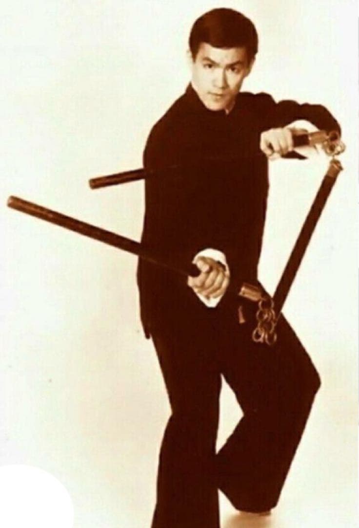 ③【 ブルース・リー 】 タペストリー ＆ 三節棍（さんせつこん） セット