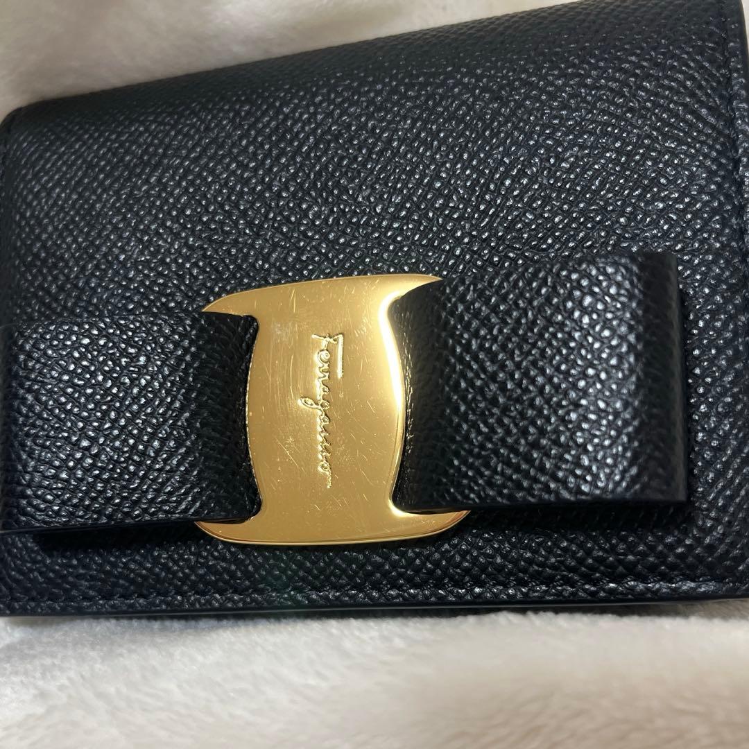⭐︎美品⭐︎フェラガモ 二つ折り財布 ヴァラリボン ブラック カーフ 金具ファスナー