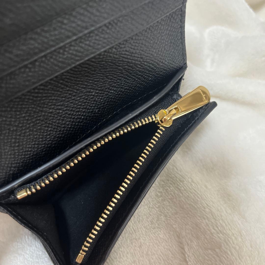 ⭐︎美品⭐︎フェラガモ 二つ折り財布 ヴァラリボン ブラック カーフ 金具ファスナー