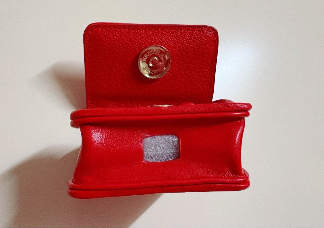 miumiu ミュウミュウ ★ マテラッセ AirPods Proケース 赤