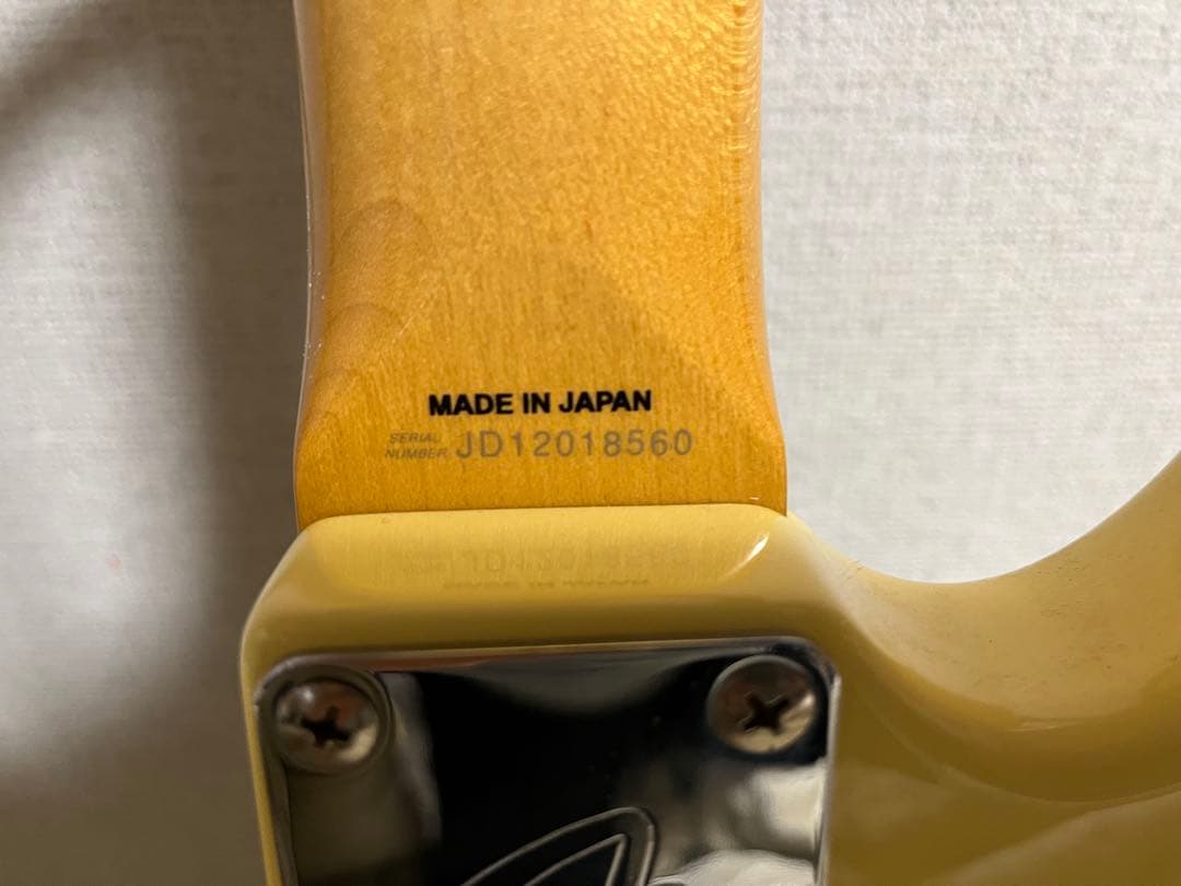フェンダージャパン Mustang MG69 Yellow White