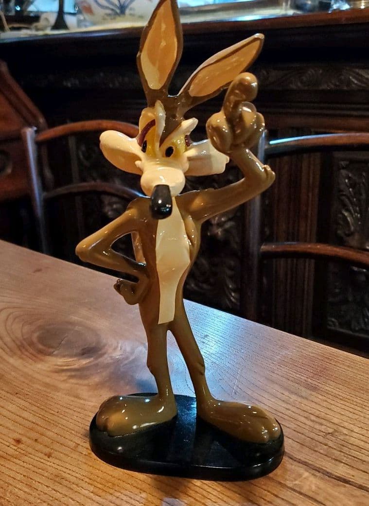 ※新品※　ワイリーコヨーテ　フィギュア　立ち姿