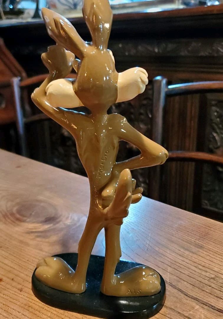 ※新品※　ワイリーコヨーテ　フィギュア　立ち姿