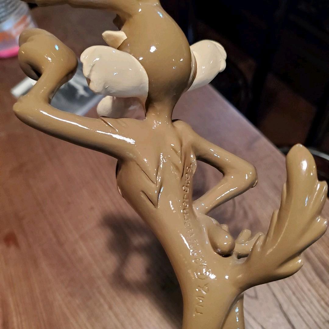 ※新品※　ワイリーコヨーテ　フィギュア　立ち姿