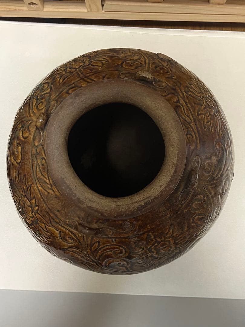 中国明時代茶色陶器 彫刻模様 壷