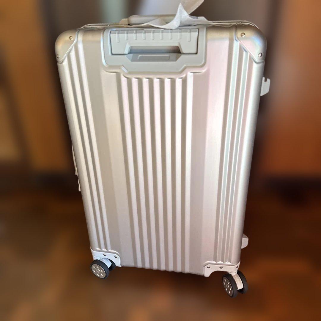 メルセデス・ベンツ シルバーキャリーケース