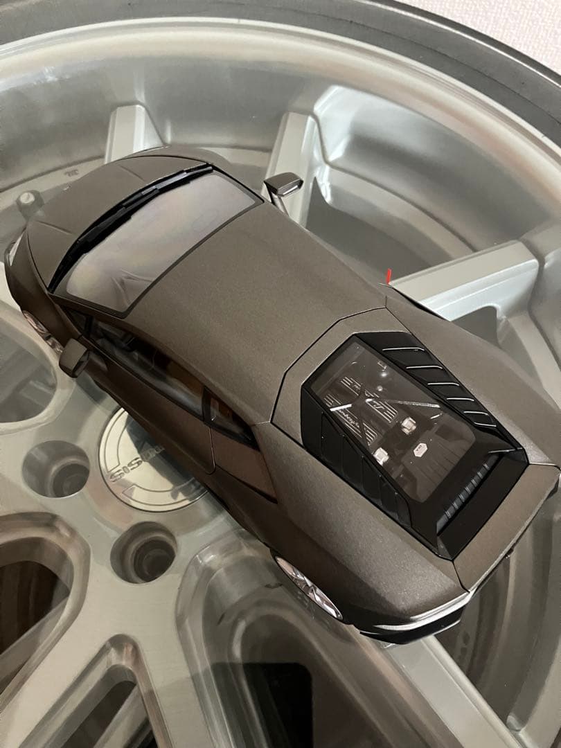 ランボルギーニウラカンペルホラマンテ　グレーソリッド　ダイキャストミニカー
