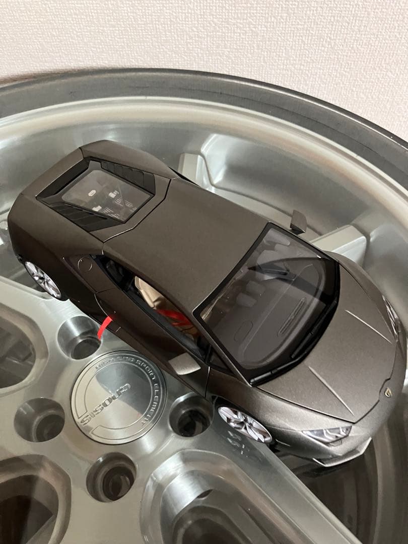 ランボルギーニウラカンペルホラマンテ　グレーソリッド　ダイキャストミニカー