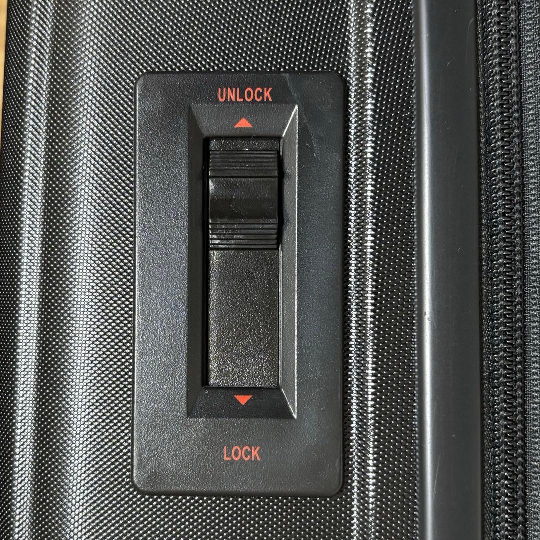 【美品】 BRIEFING H-37 キャリーケース ブラック　37L 機内可