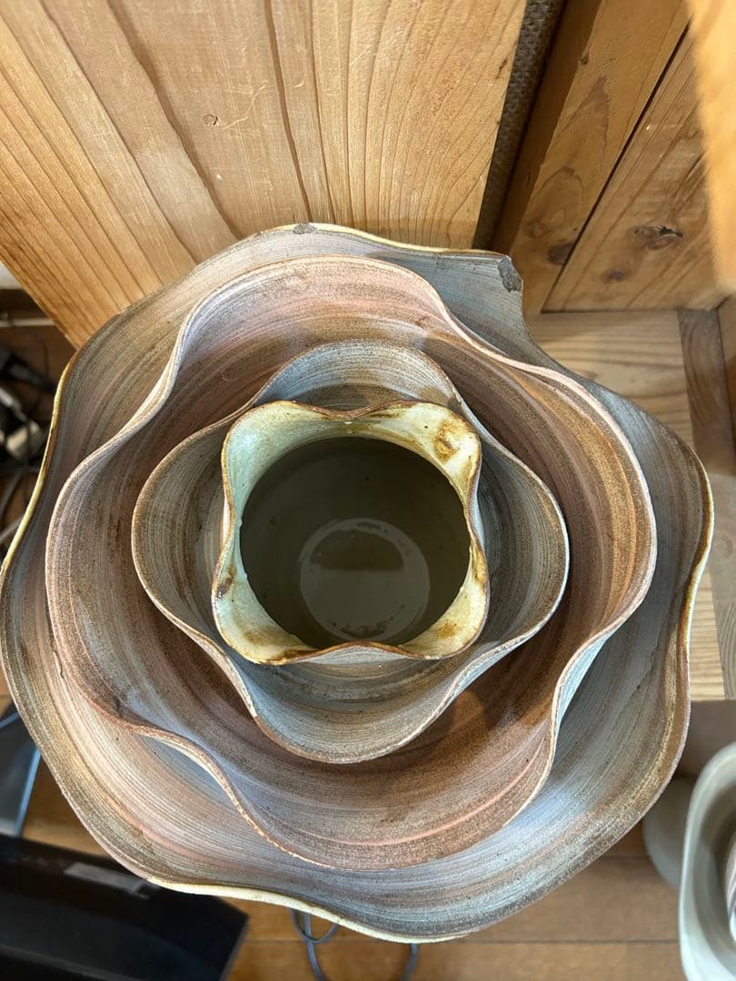 陶芸作家　やきもの　花器　花瓶　白石和宏　娘　白石阿衣