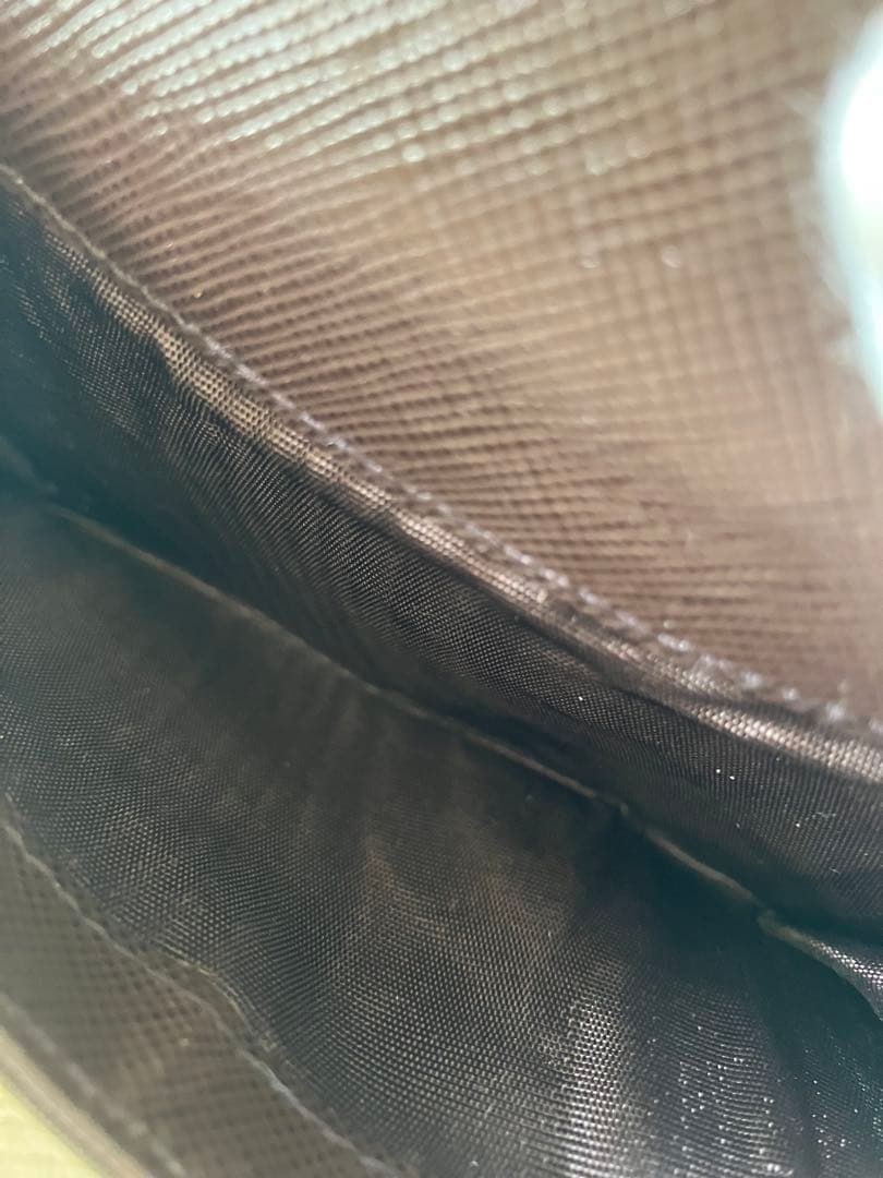 保管品　プラダ　折り財布　カーキもしくはブラウン