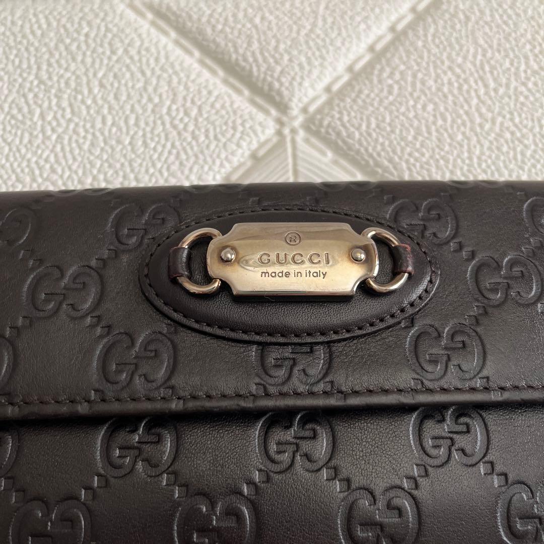 GUCCI 財布　ブラウンレザー 二つ折り財布　型押し
