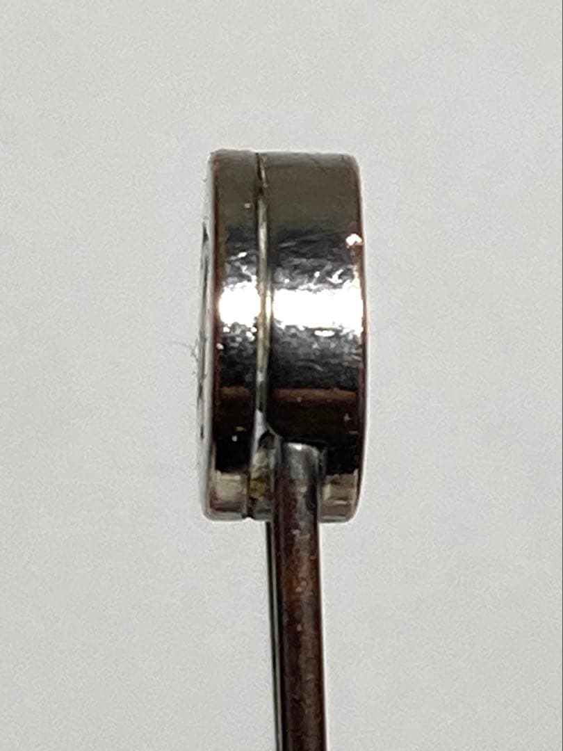 ルイヴィトン　ピンブローチ　ピンバッチ　安全ピン　シルバー系