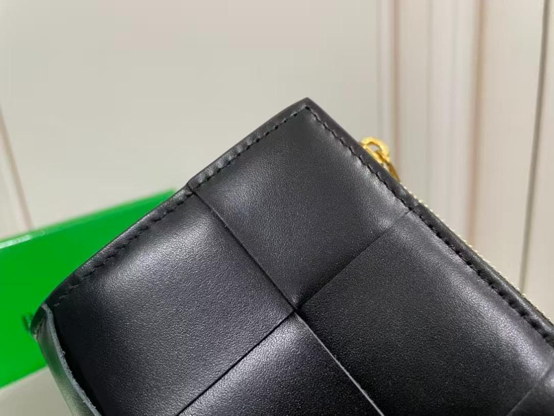 早い者勝ち！ブラック二つ折り財布