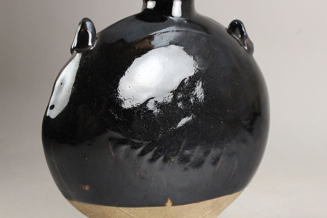 No4476 中国美術　磁州窯　黒釉葉文扁壷　木製台/木箱付　花器　送料無料