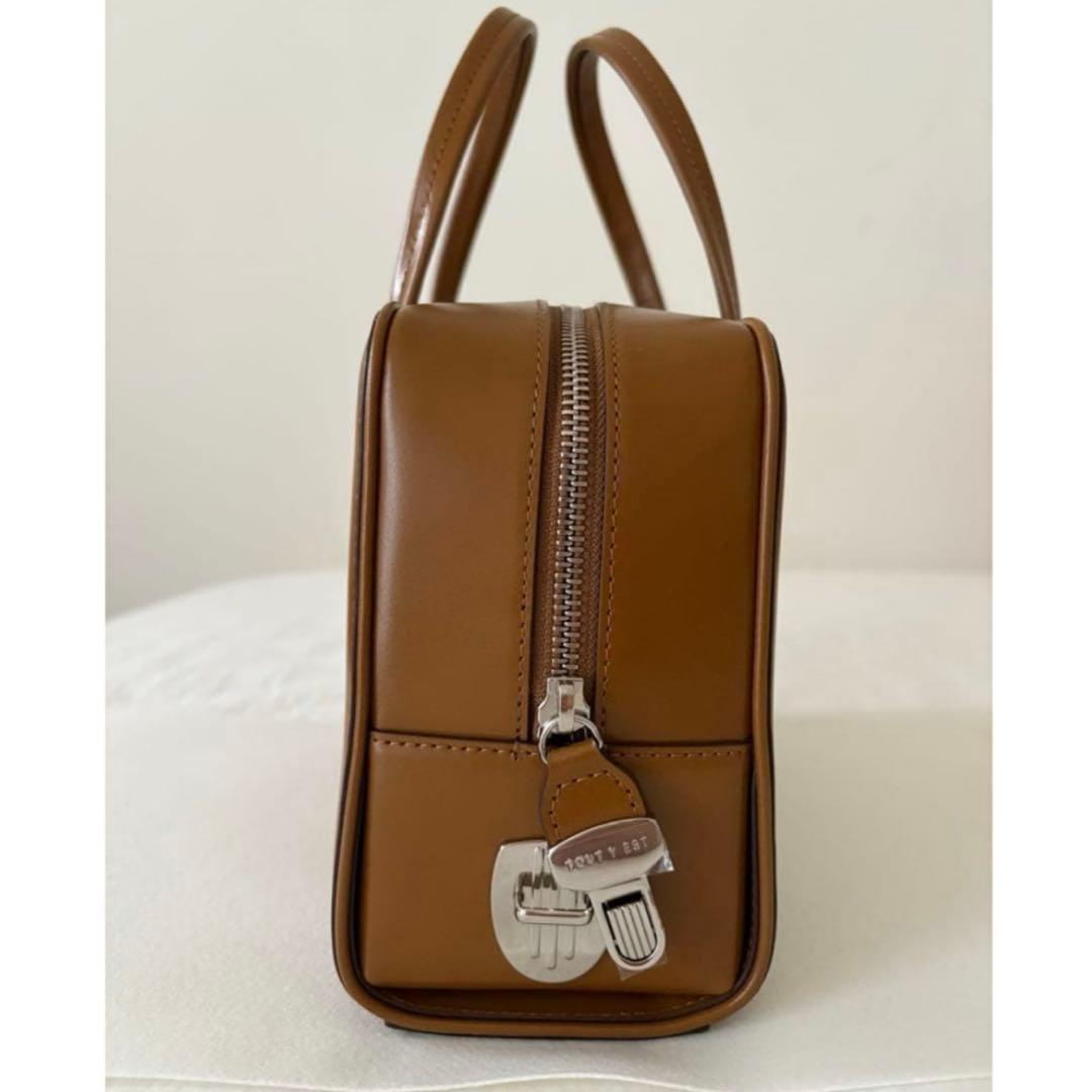 美品　tout y est ロケスモールバッグ