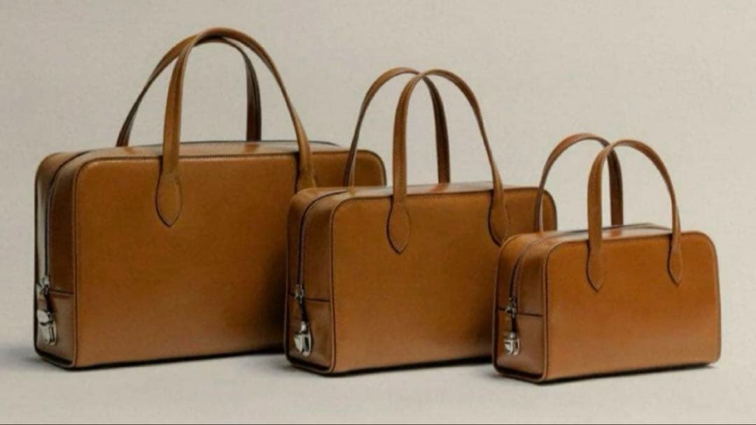 美品　tout y est ロケスモールバッグ