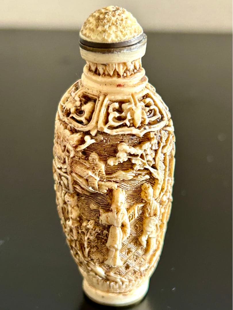 【中華民国骨董】ヴィンテージ 中国 彫刻樹脂 スナフボトル マッチングトップ4点