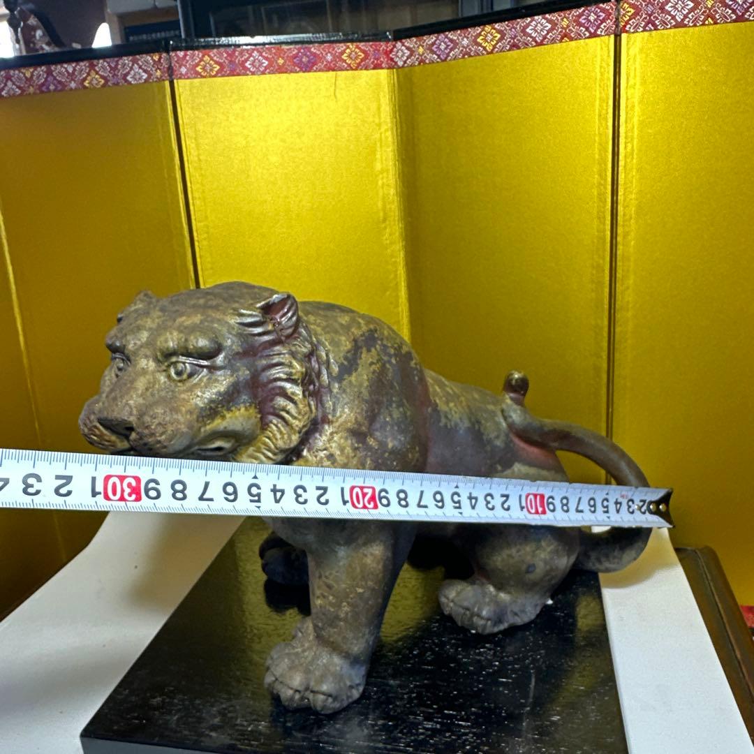 備前焼，虎，獅子，鈴木黄弌，備前焼虎の彫刻 黒い台座付き