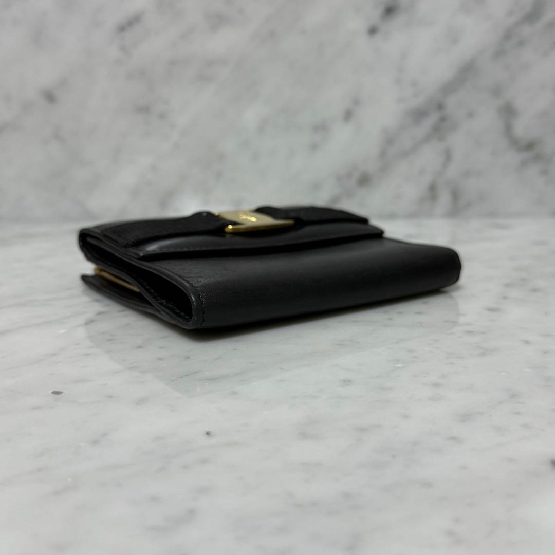 サルヴァトーレフェラガモ 三つ折り財布 ブラック ゴールド ヴァラリボン がま口