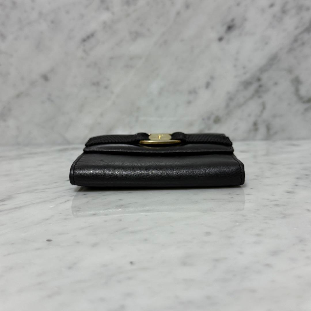 サルヴァトーレフェラガモ 三つ折り財布 ブラック ゴールド ヴァラリボン がま口