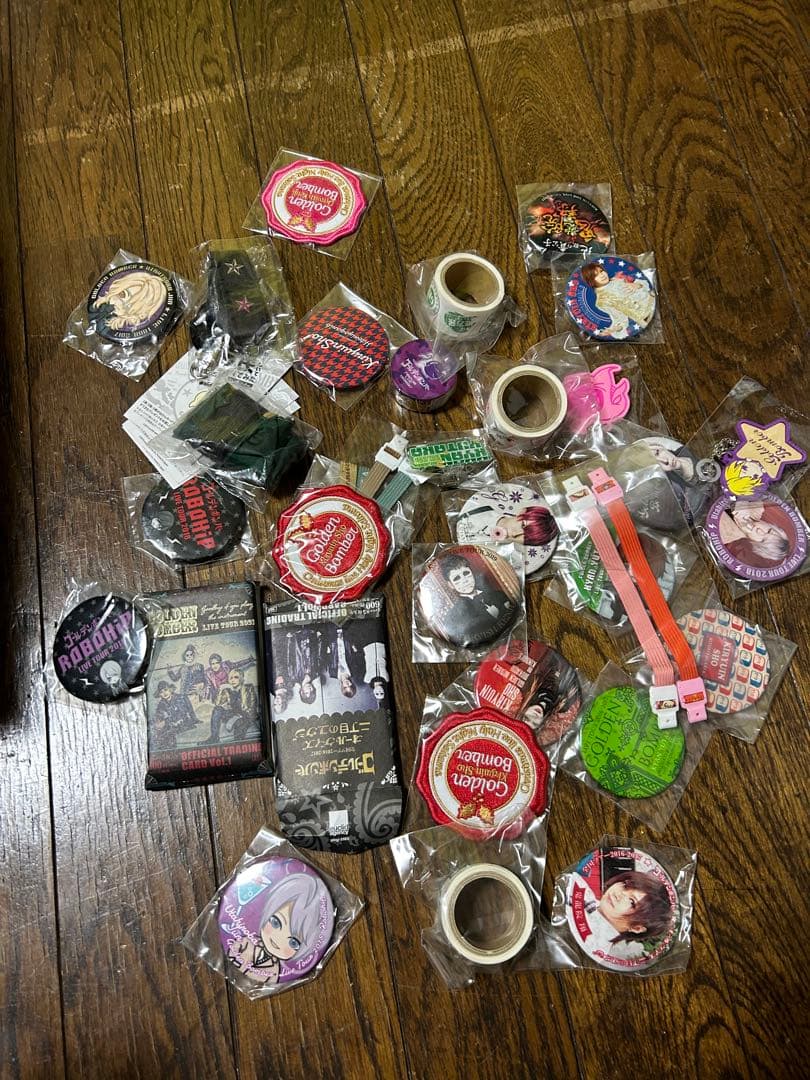 る*べ様 ゴールデンボンバー　グッズ　まとめ売り　缶バッジ　キーホルダー　ハンド