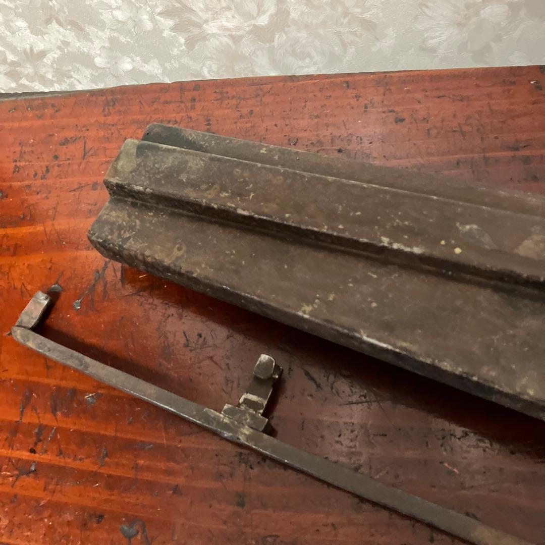 古い特大の錠前と鍵と思われますが果たして？