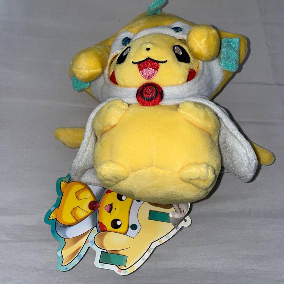 ジラーチのポンチョを着たピカチュウ　ぬいぐるみ