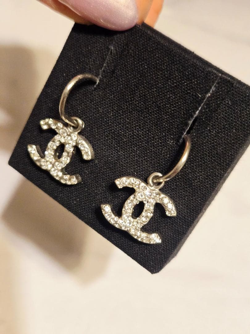 CHANEL クリスタルロゴピアス