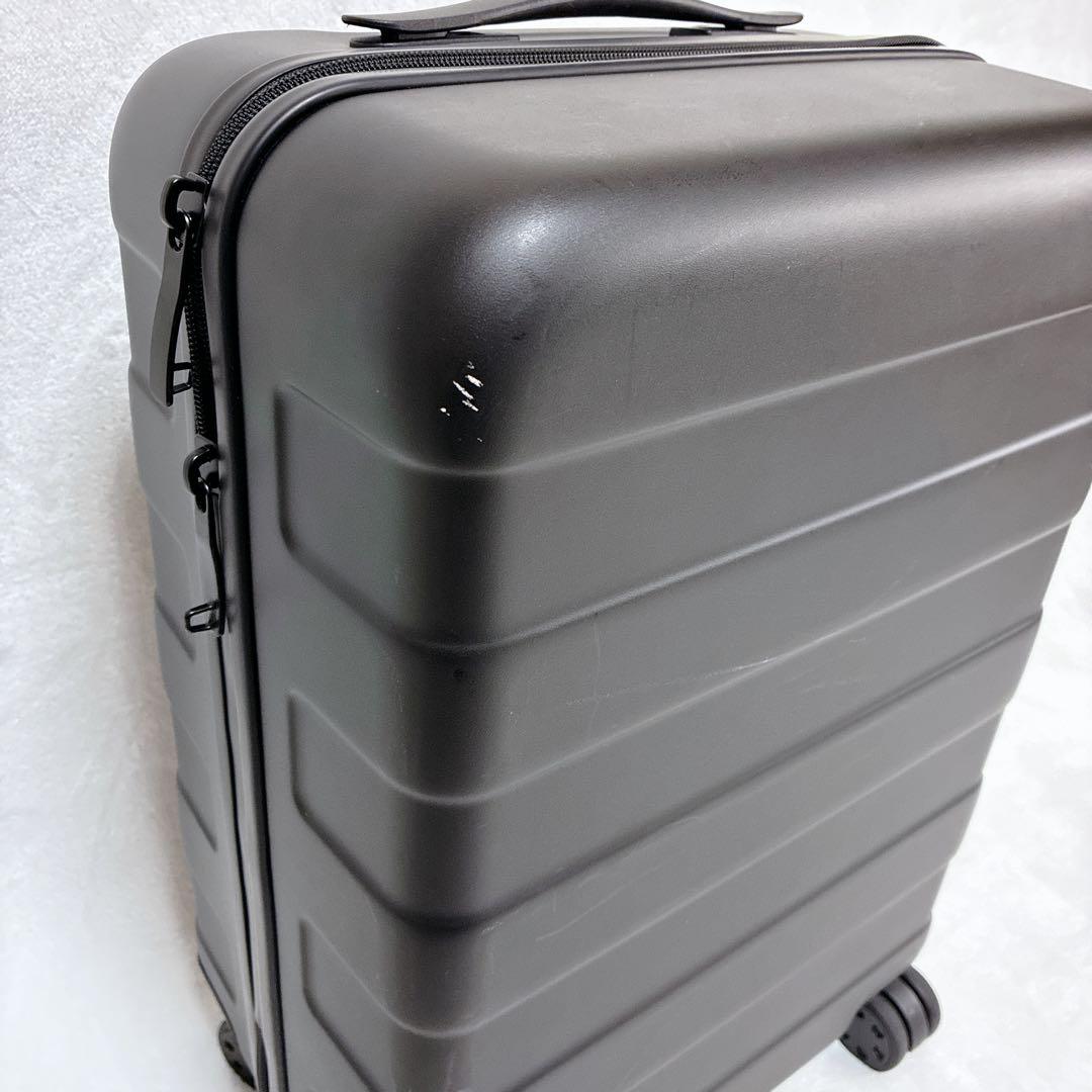 無印良品 スーツケース ブラック　4輪　ハードケース 36リットル