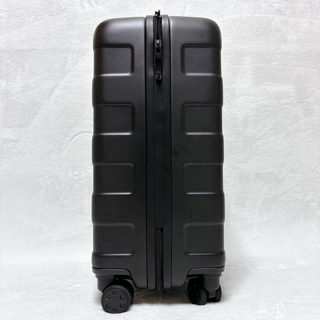 無印良品 スーツケース ブラック　4輪　ハードケース 36リットル