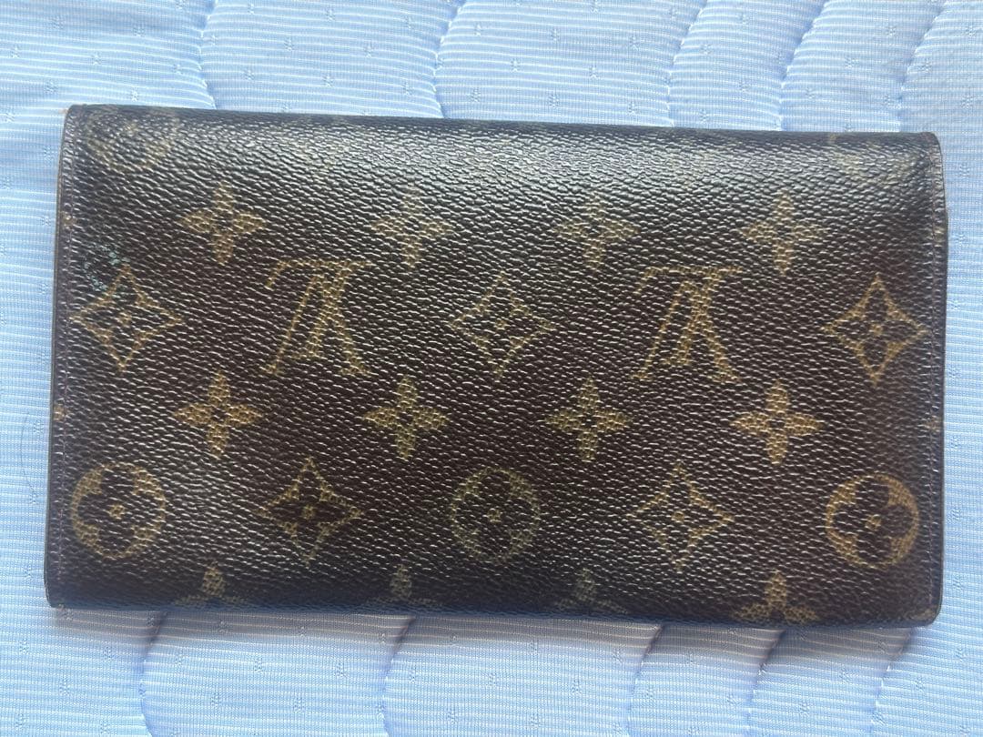 LOUIS VUITTON（ルイヴィトン）モノグラムラインの二つ折り長財布