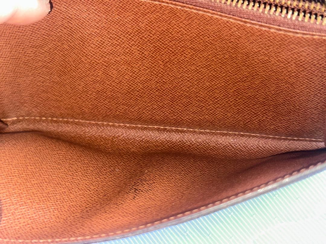 LOUIS VUITTON（ルイヴィトン）モノグラムラインの二つ折り長財布