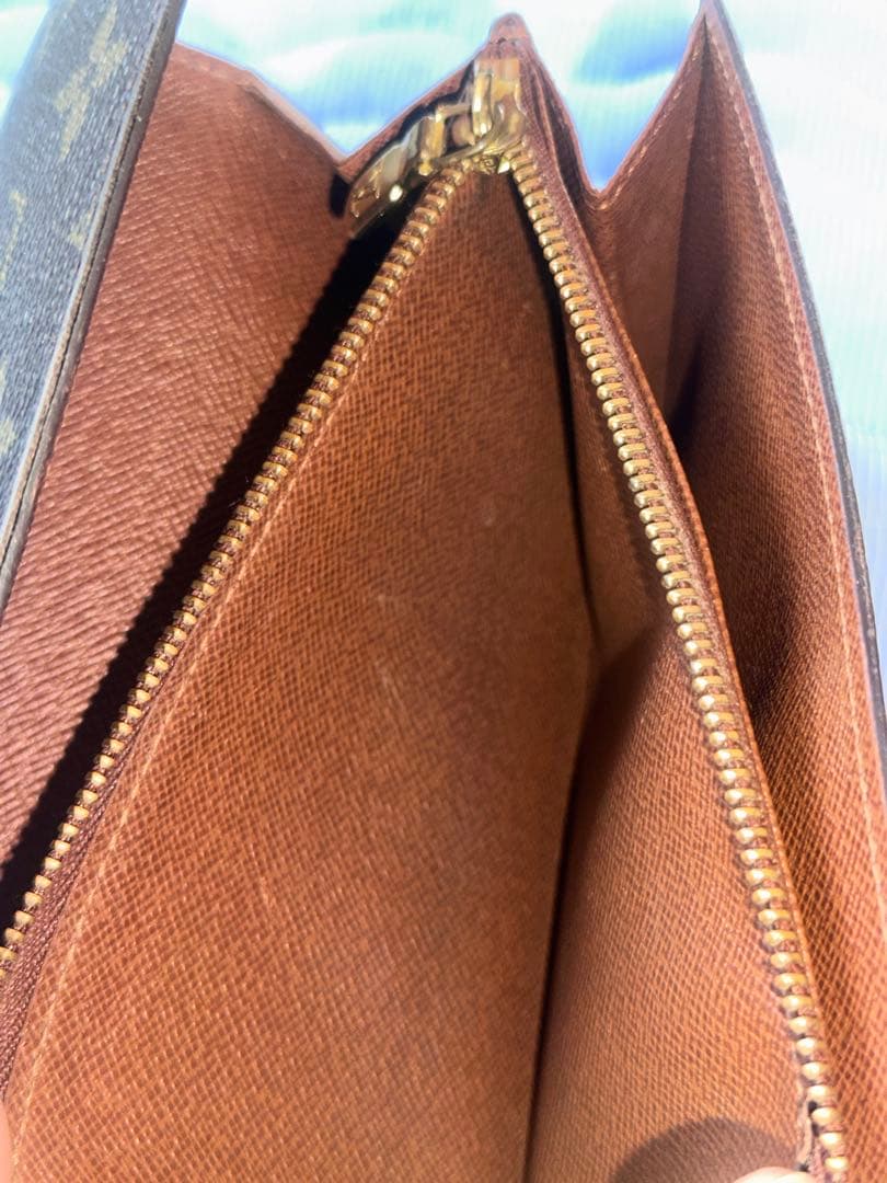 LOUIS VUITTON（ルイヴィトン）モノグラムラインの二つ折り長財布