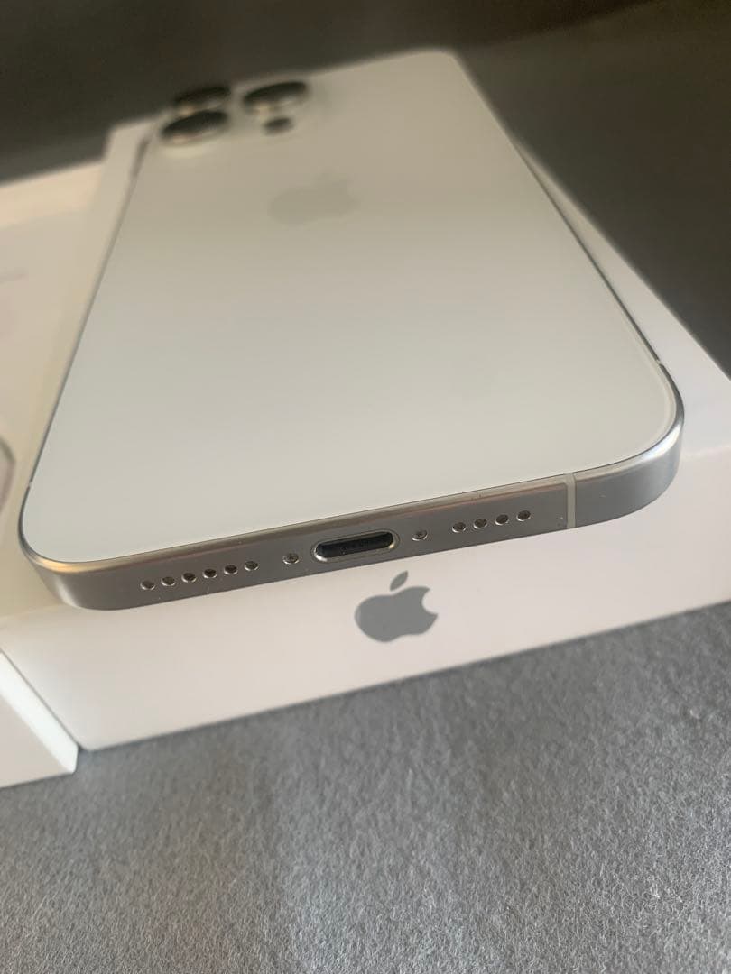 超美品　台湾版　SIMフリー iPhone15 Pro Max 256GB