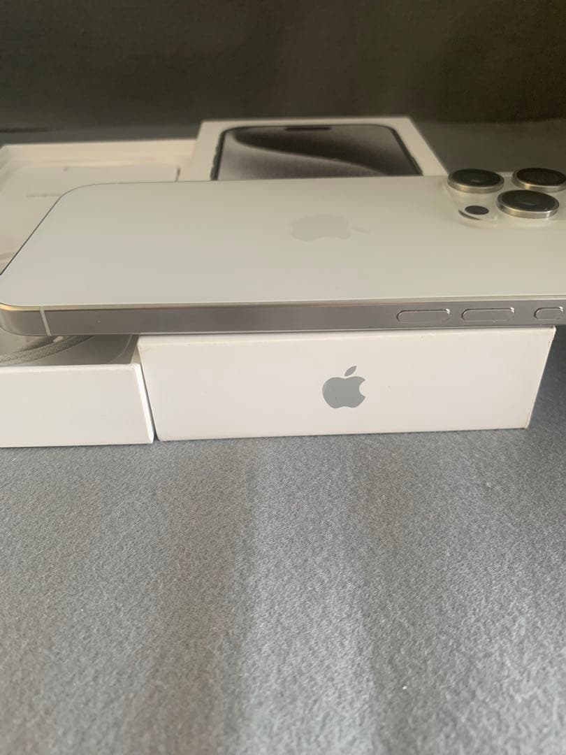 超美品　台湾版　SIMフリー iPhone15 Pro Max 256GB