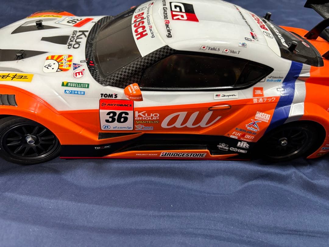 XB au TOM'S GR Supra プロポ付き塗装済み完成モデル