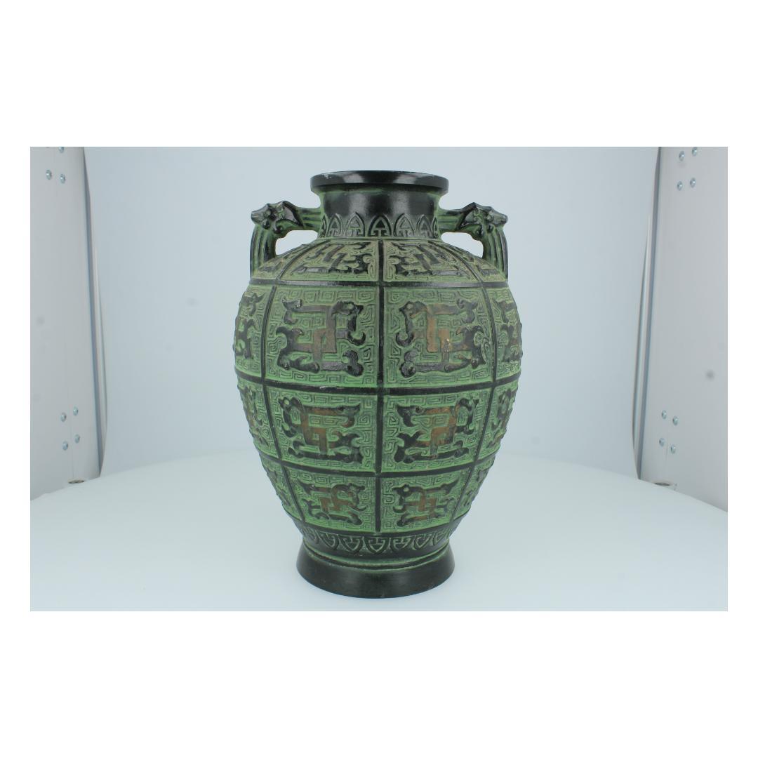 東洋風装飾花瓶 龍頭持ち手 金属工芸風 神獣文様 インテリア骨董調