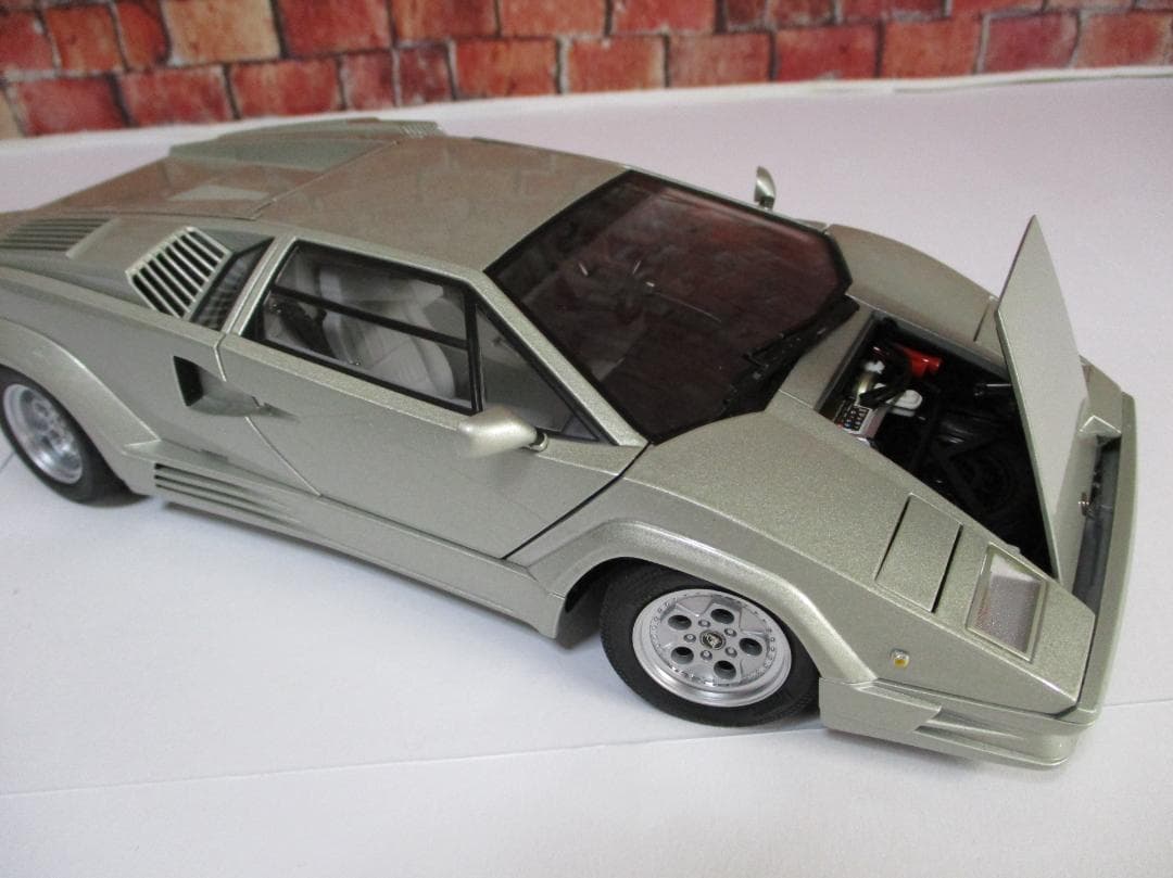 オートアート　1/18 ランボルギーニカウンタック 25th アニバーサリー