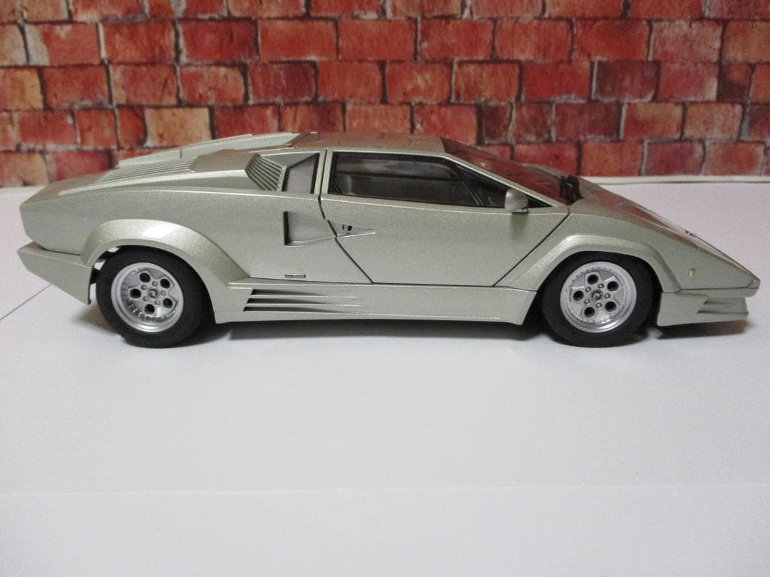 オートアート　1/18 ランボルギーニカウンタック 25th アニバーサリー