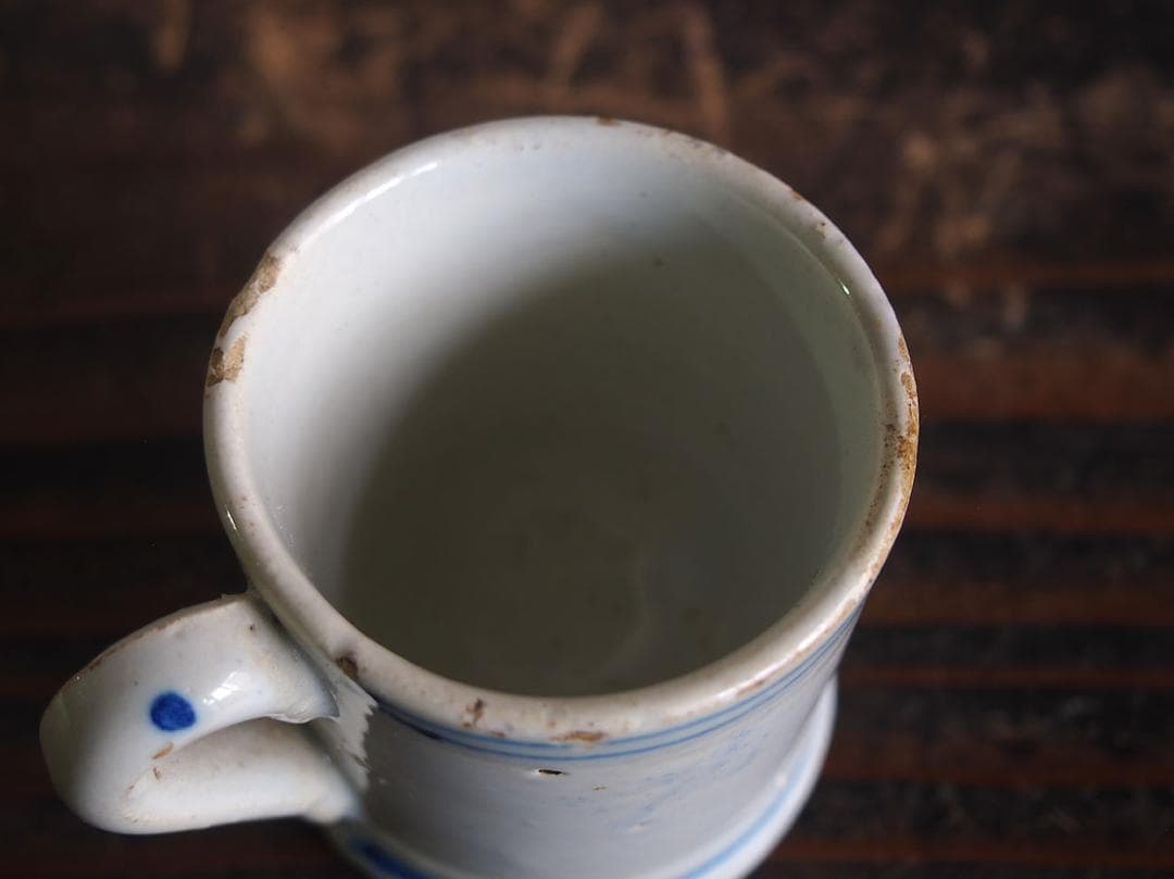 白に青いラインの小さなカップ マニセス 陶器 スペイン古陶/K282