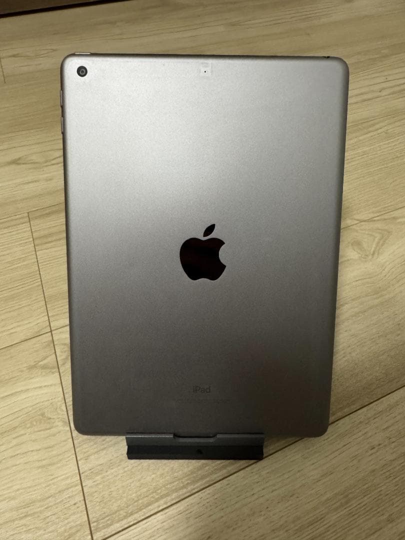 【送料無料・美品】iPad (第6世代) Wi-Fi 128GB シルバー