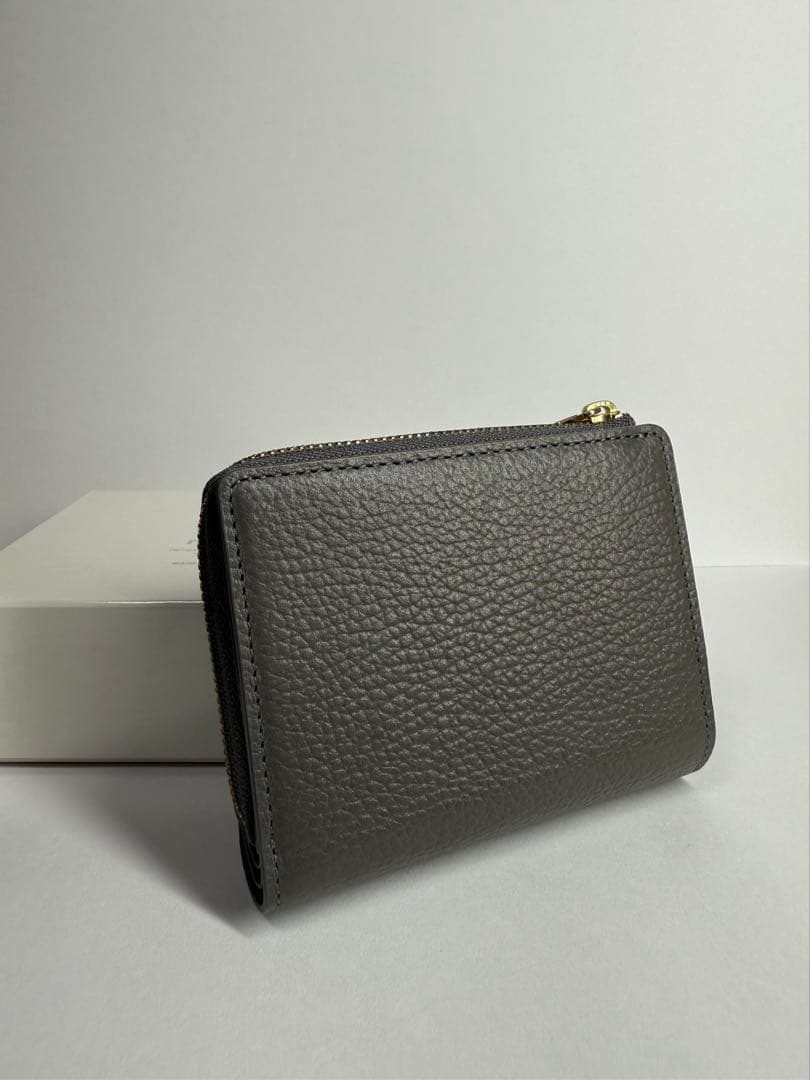 ⭐️最終値下げ⭐️russet ラシット　モノグラムプレート　二つ折り財布 グレー