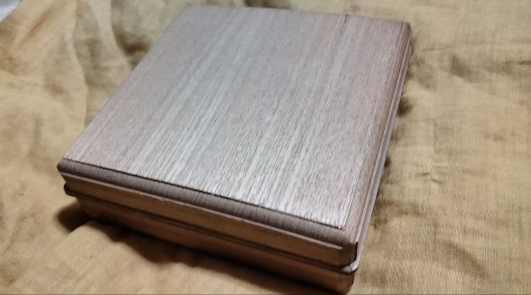 ♦最終価格♦　鉄鍔　鐔　(近江住重位作　猿に鷲図)　桑縁箱付き　東郷重位